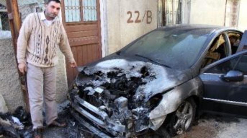 &Ouml;nce Se&ccedil;im B&uuml;rosu Şimdi De Arabası Kundaklandı