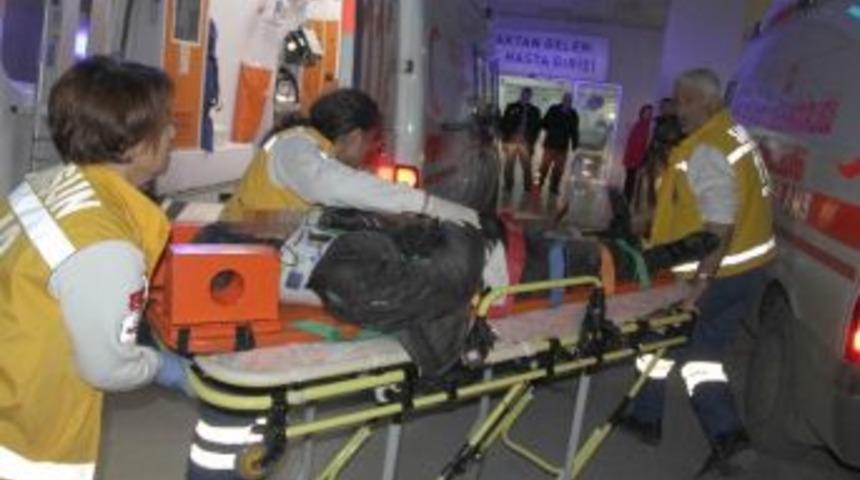 Okulun Duvarına &Ccedil;arpan Motosiklet S&uuml;r&uuml;c&uuml;s&uuml; Ağır Yaralandı