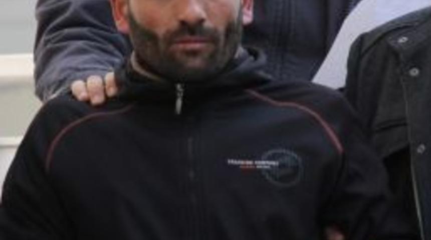 Polise Silah &Ccedil;ekip Ka&ccedil;an H&uuml;k&uuml;ml&uuml; Tarlada Yakalandı