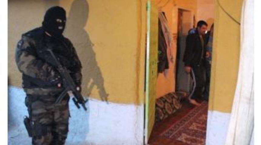 Uyuşturucuya 700 Polisle Şafak Baskını: 65 G&ouml;zaltı