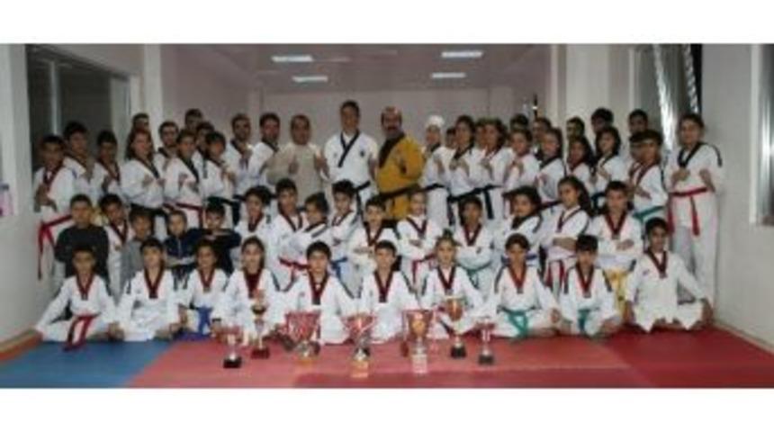 Tekvando&rsquo;daki Başarı Adana&rsquo;nın Y&uuml;z&uuml;n&uuml; G&uuml;ld&uuml;r&uuml;yor