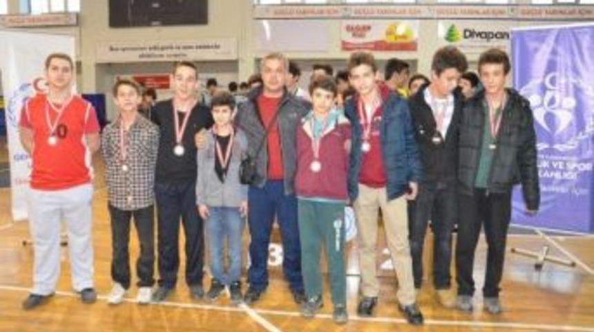 Yıldız Basketbolda Yunus Bey Koleji Şampiyon