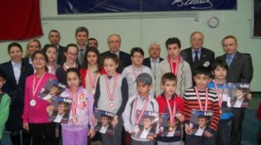 Okul Sporları Minikler-k&uuml;&ccedil;&uuml;kler Satran&ccedil; İl Birinciliği Oynandı