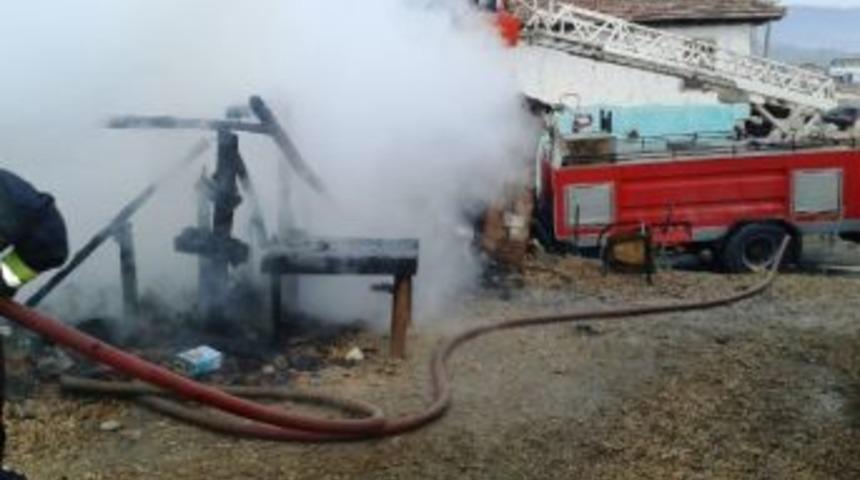 Beş Kişinin Yaşadığı Baraka Kullanılamaz Hale Geldi