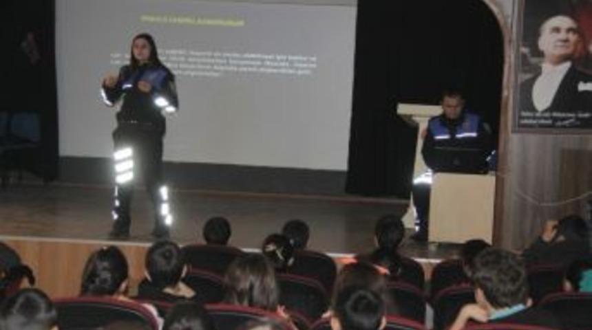 &Ouml;ğrencilere Zararlı Alışkanlıklar Anlatıldı