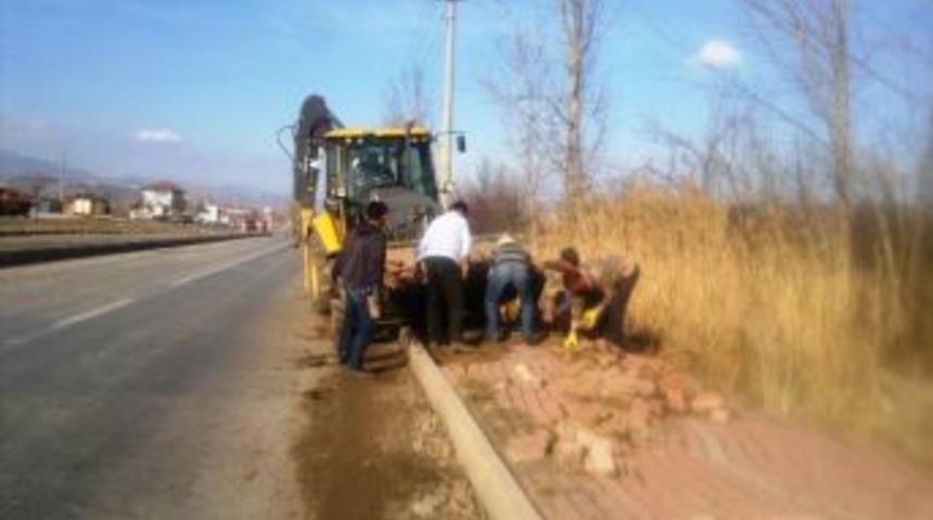 Hisarcık-simav Arası Devlet Yolunun Ge&ccedil;eceği G&uuml;zergahdaki Yaya Kaldırımları S&ouml;k&uuml;l&uuml;yor