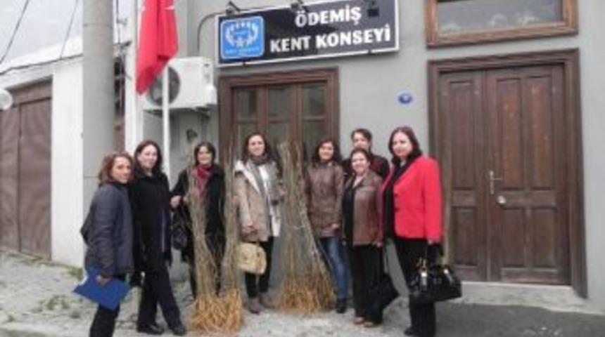 Bursa Koza Birlik&rsquo;ten &Ouml;demiş&rsquo;e 2600 Adet Dut Fidanı Hibe Edildi