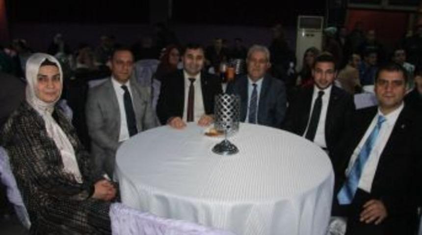 Ak Parti Bayraklı Gen&ccedil;lerle Buluştu