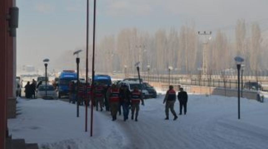 Patnos'ta 34 Bin 800 Paket Ka&ccedil;ak Sigara Ele Ge&ccedil;irildi