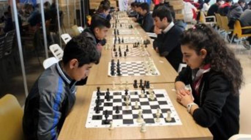 Okullar Arası Satran&ccedil; Turnuvası Devam Ediyor