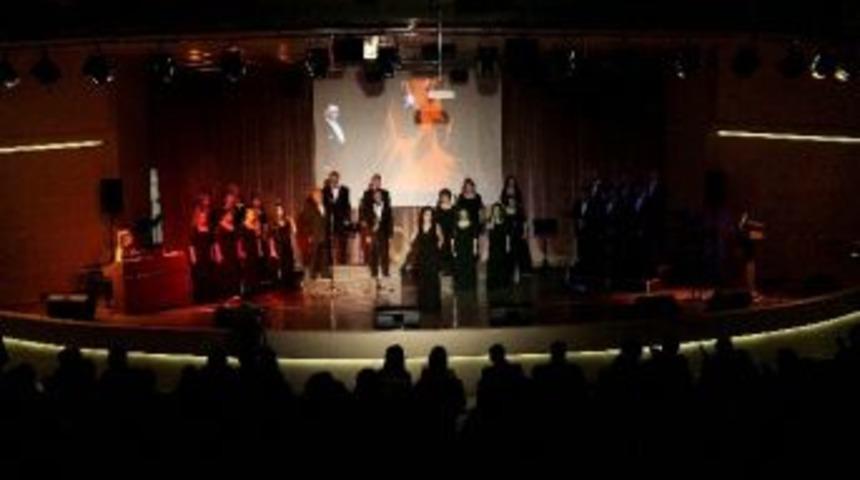 Karşıyakalılar Çok Sesli Koro İle Coştu