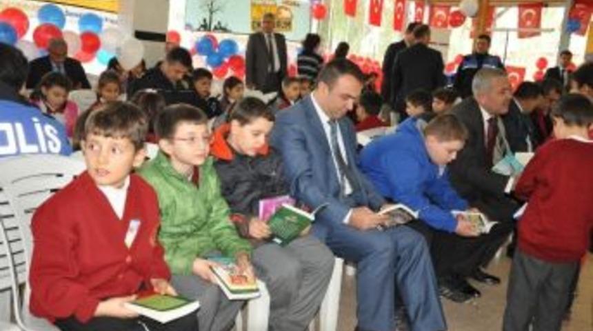 D&ouml;rtyol'da "polis Eliyle Kitap Okuyorum" Etkinliği