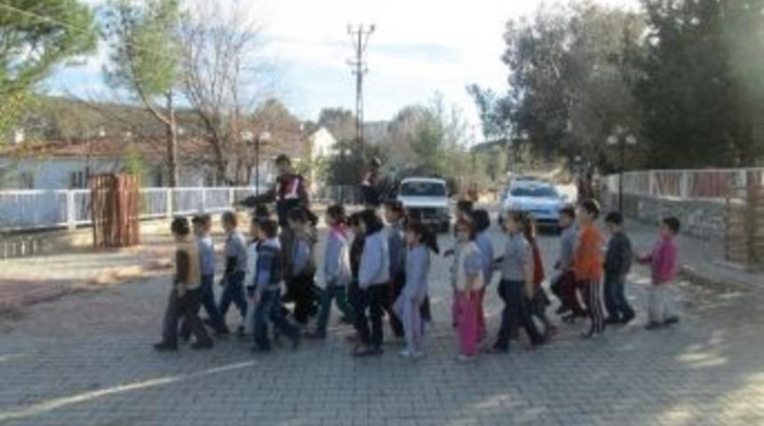 Jandarmadan &Ouml;ğrencilere Trafik Eğitimi