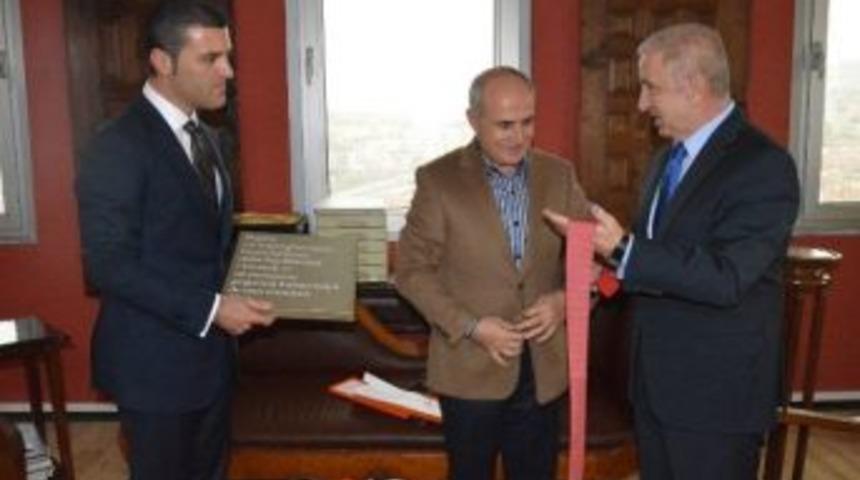 &Uuml;nal Aysal: "bu Mevsimde &Ccedil;ilek Beklemek Doğru Değil"