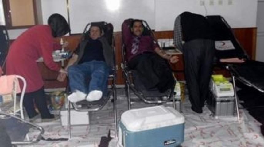 K&ouml;yl&uuml;ler Kan Vermek İ&ccedil;in Sıraya Girdi