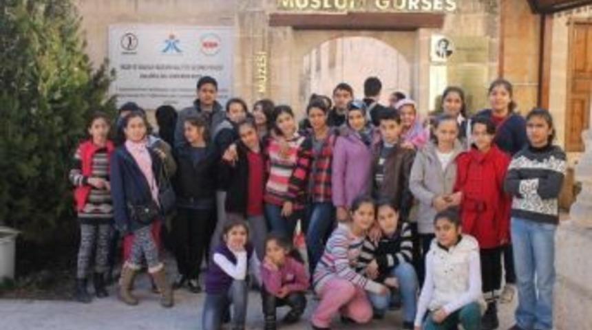 Gen&ccedil;lik Tarihini Tanıyor