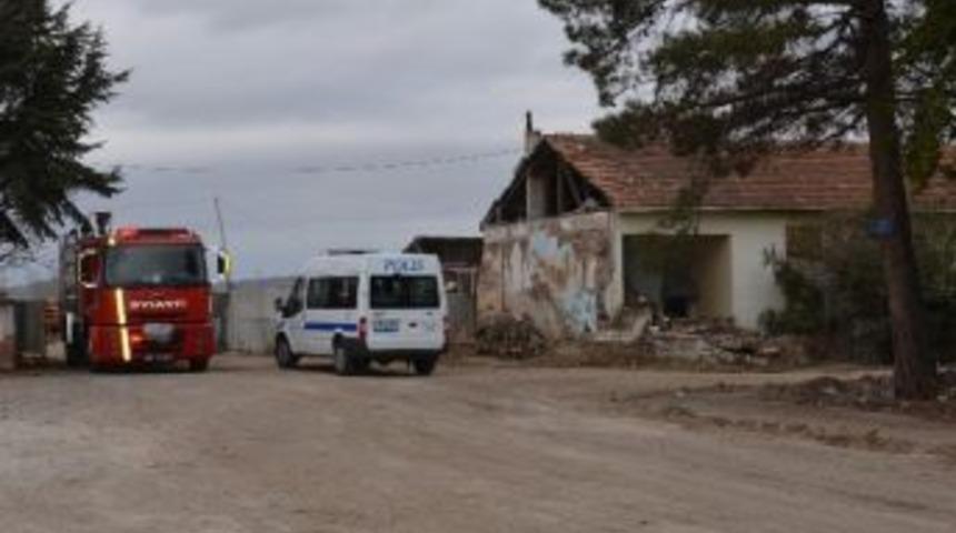 Tinerle Soba Yakarken Yangın &Ccedil;ıkarttı