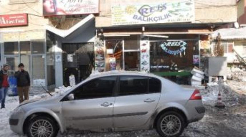 Vali Yardımcısının Aracı Kar K&uuml;tlesinin Altında Kaldı