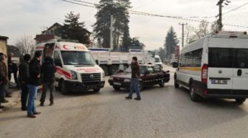 D&uuml;zce&rsquo;de 3 Aracın Karıştığı Kazada 2 Kişi Yaralandı