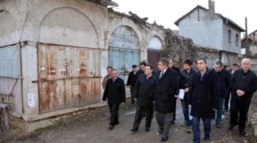 Vali K&uuml;&ccedil;&uuml;k Toprakcuma&rsquo;daki Taşhan&rsquo;da İncelemelerde Bulundu