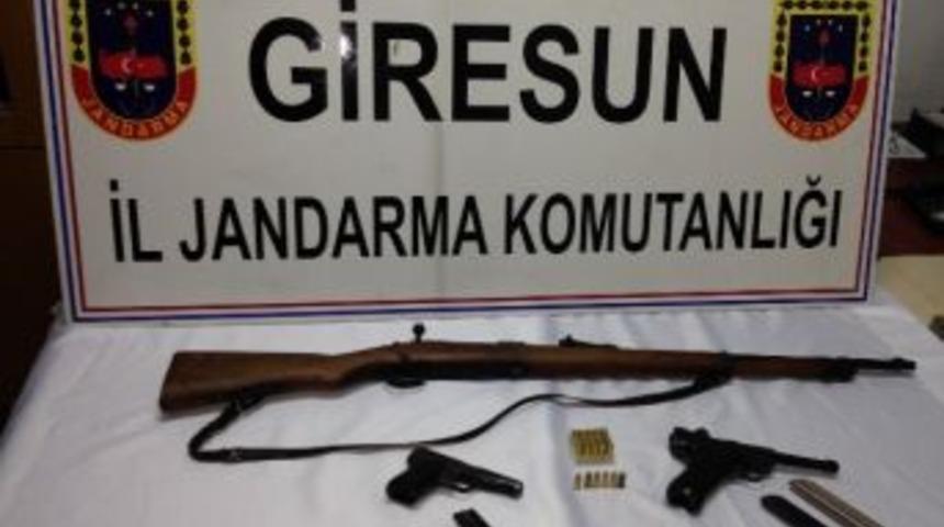 Giresun&rsquo;da Ka&ccedil;ak Silah Ve İ&ccedil;ki Yakalandı