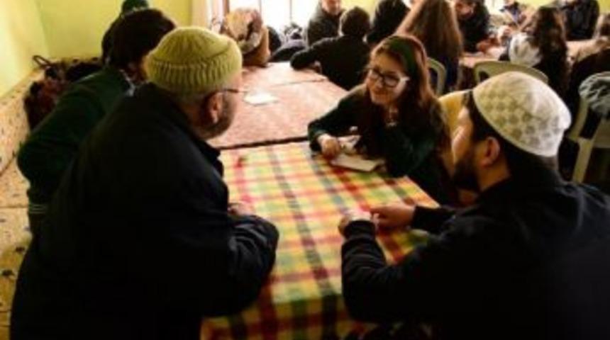 Tıp &Ouml;ğrencileri K&ouml;yl&uuml;lerin Dertlerine Merhem Oluyor