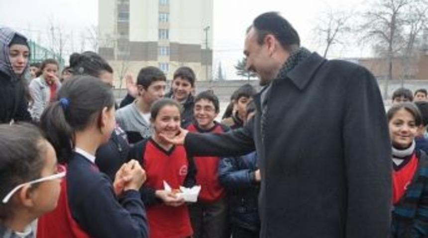 İl Milli Eğitim M&uuml;d&uuml;r&uuml;m&uuml;z Bilal Yılmaz Mumcular İlkokulu Ve Orta Okulunu Ziyaret Etti