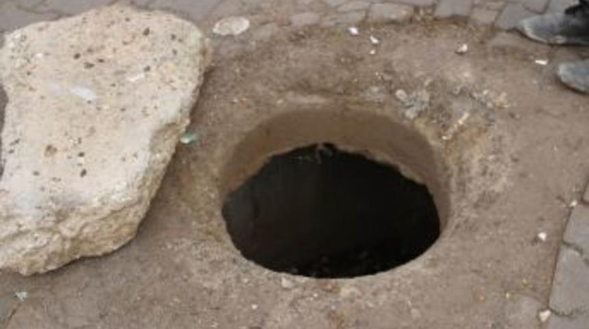 Diyarbakır&rsquo;da Hırsızlar Logar Kapaklarını &Ccedil;aldı