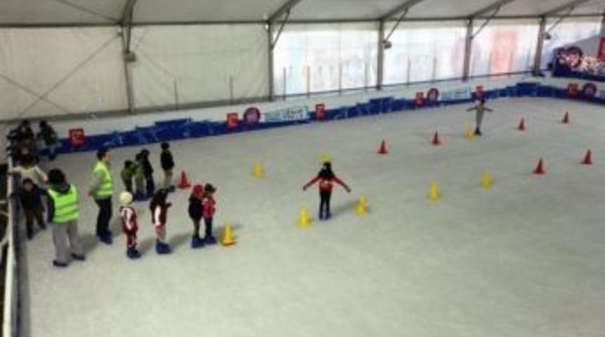 &Ccedil;ocukların Kış Aktivitesi &lsquo;buz Pisti&rsquo; Oldu