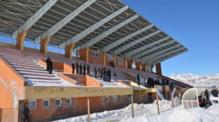 Karla Kaplı Sahada Zorlu Amat&ouml;r Lig Ma&ccedil;ı