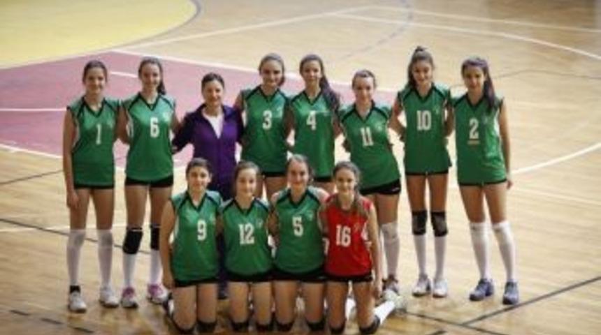 Bornova'nın Sultanları Yarıfinalde