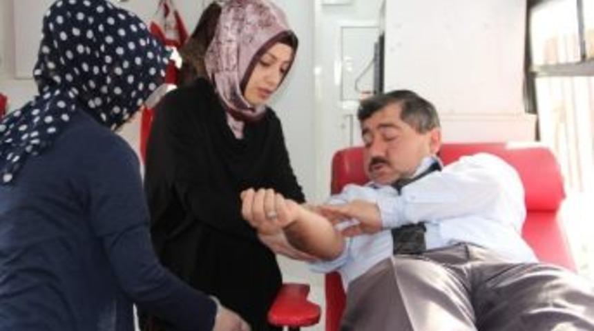 &Ouml;ğretmenlerden Kan Bağışı Kampanyası