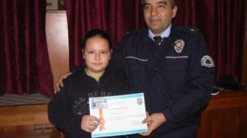 Boz&uuml;y&uuml;k'te Okul Ge&ccedil;it G&ouml;revlilerine Belge Verildi