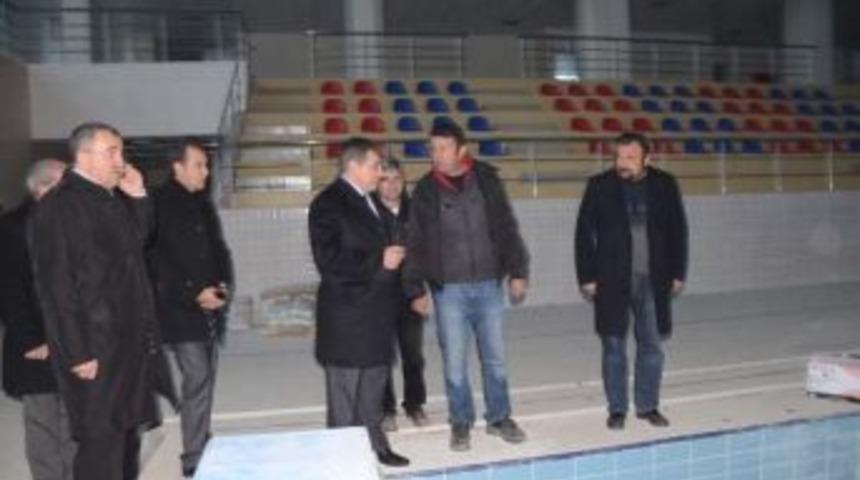 Vali K&uuml;&ccedil;&uuml;k Y&uuml;zme Havuzu İnşaatında İncelemelerde Bulundu