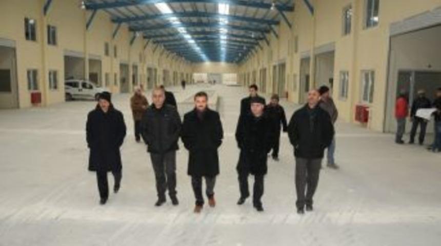 Başkan K&uuml;lc&uuml;, Sebze Hali&rsquo;nde İncelemelerde Bulundu