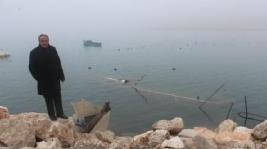 Beyşehir G&ouml;l&uuml; Kıyılarındaki Enkazlarının Kaldırılması İsteniyor