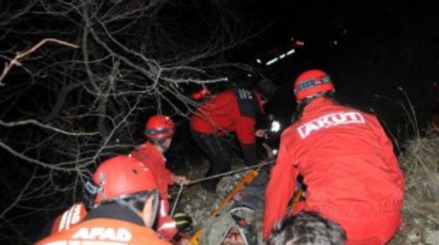 İntihar I&ccedil;in &Ccedil;ıktığı Kayalıklardan Yuvarlandı