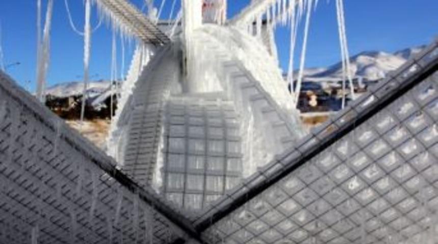 Erzurum&rsquo;da Sibirya Soğukları Buzlu Sanata D&ouml;n&uuml;şt&uuml;