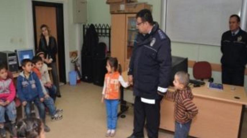 &Ouml;ğrenciler Trafik Ve Yaya Hakkında Bilgilendiriliyor