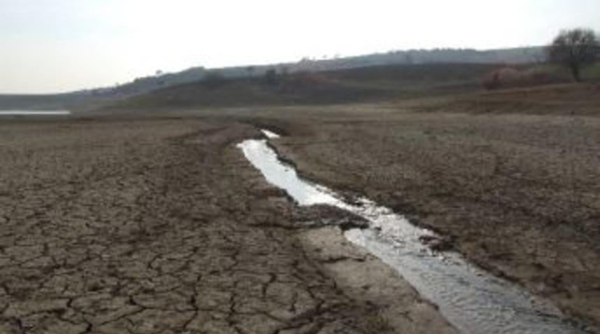 Su Seviyesi D&uuml;şen G&ouml;lete Şark&ouml;y Belediyesi'nden Tankerli Su Desteği