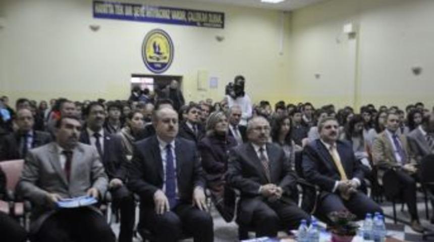 L&uuml;leburgaz Lisesi&rsquo;nde Romanlar Konuşuldu