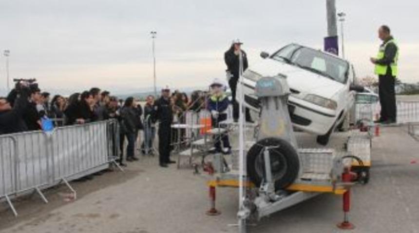 Kitap Fuarı'nda Emniyet Kemeri Tatbikatı