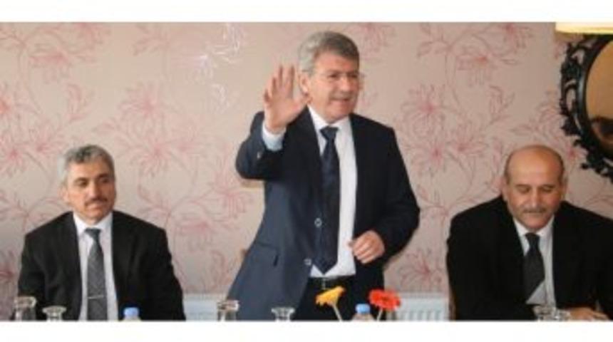 Eğitim Panellerinde G&ouml;rev Alan &Ouml;ğretmenler &Ouml;d&uuml;llendirildi