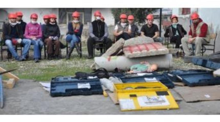 Akut, Torbalı&rsquo;yı Eğitim &Uuml;ss&uuml; Yaptı