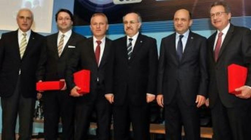 Yt&uuml; Rekt&ouml;r&uuml; Y&uuml;ksek&rsquo;e Bilim, Sanayi Ve Teknoloji Bakanlığı&rsquo;ndan &Ouml;d&uuml;l