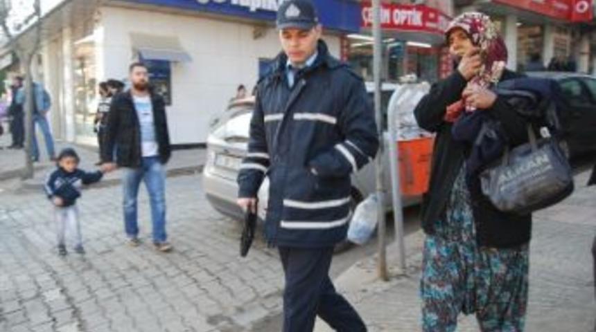 Zabıta Ekipleri Dilencilere G&ouml;z A&ccedil;tırmıyor