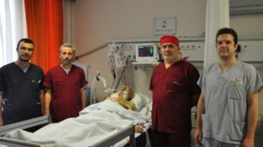 83 Yaşındaki Hastaya Yemek Borusu Ameliyatı