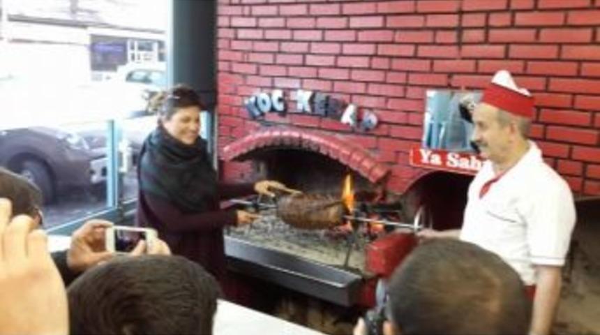 Sibel Can&rsquo;ın Cağ Kebap Keyfi