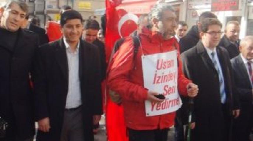 Başbakana Destek İ&ccedil;in Y&uuml;r&uuml;yen &Ccedil;elik Aksaray&rsquo;dan Ayrıldı