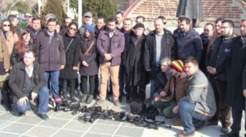 Gazetecilerden Saldırı Protestosu